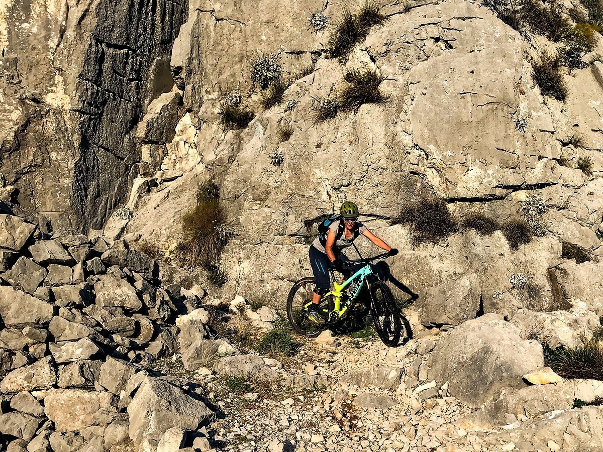 Felsen haben wir in Kroatien wahrlich genügend gesehen. Wir sind gespannt darauf, was Montenegro zu bieten hat. Felsen haben wir in Kroatien wahrlich genügend gesehen. Wir sind gespannt darauf, was Montenegro zu bieten hat.