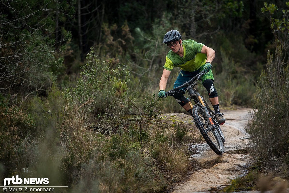 Mit dem Moab III Trikot und der Slickrock Shorts bietet Vaude ein insgesamt eher locker geschnittenes Enduro-Outfit zum fairen Preis an Mit dem Moab III Trikot und der Slickrock Shorts bietet Vaude ein insgesamt eher locker geschnittenes Enduro-Outfit zum fairen Preis an