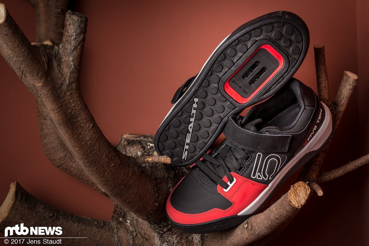 Mit 1023 g ist der Five Ten Hellcat nicht der leichteste Schuh. Mit 1023 g ist der Five Ten Hellcat nicht der leichteste Schuh.
