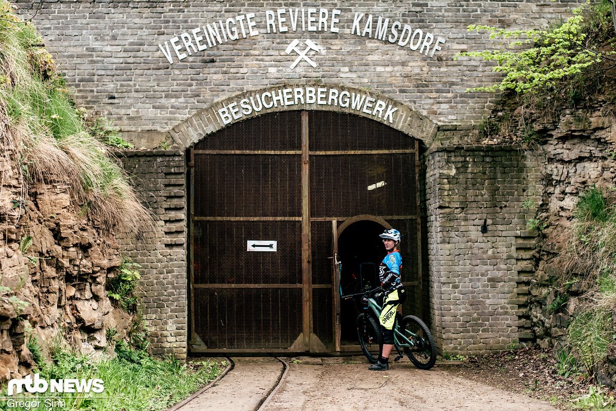 Wer sich gerne von der Deutschen Meisterin auf dem Mountainbike guiden lassen möchte, hat dazu bei Erlebnisradtouren-Saaleland (ERTS) ab und an die Chance. Wer sich gerne von der Deutschen Meisterin auf dem Mountainbike guiden lassen möchte, hat dazu bei Erlebnisradtouren-Saaleland (ERTS) ab und an die Chance.