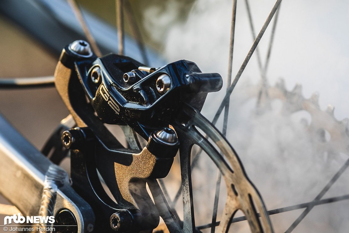 Insgesamt 4 SRAM G2 Bremsen warten nun darauf, an die Mountainbikes der schon bald ausgelosten Gewinner montiert zu werden. Insgesamt 4 SRAM G2 Bremsen warten nun darauf, an die Mountainbikes der schon bald ausgelosten Gewinner montiert zu werden.