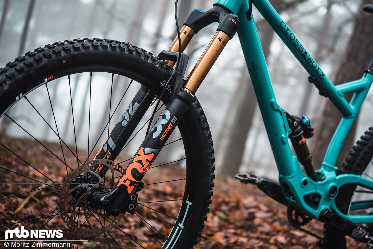 An der Front unseres Testbikes arbeitet eine Fox 36 Factory-Federgabel mit 160 mm Federweg. An der Front unseres Testbikes arbeitet eine Fox 36 Factory-Federgabel mit 160 mm Federweg.