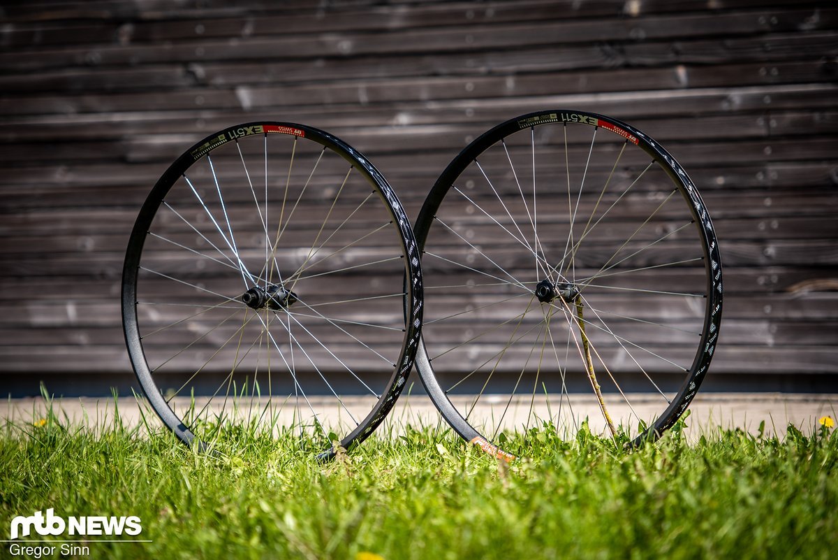 Für unseren Test hat DT Swiss uns einen 29" Enduro-Laufradsatz mit DT Swiss 180-Naben und 30 mm breiten EX511-Felgen zur Verfügung gestellt. Für unseren Test hat DT Swiss uns einen 29" Enduro-Laufradsatz mit DT Swiss 180-Naben und 30 mm breiten EX511-Felgen zur Verfügung gestellt.