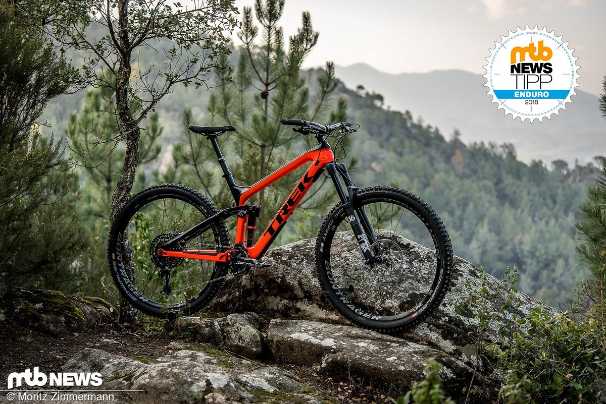 Das 5.499 € teure Trek Slash 9.8 wird eher keine Preise für seine Uphill-Performance einkassieren, kann jedoch mit seinem potenten Fahrwerk und seiner Geschwindigkeit auf dem Weg nach unten beeindrucken Das 5.499 € teure Trek Slash 9.8 wird eher keine Preise für seine Uphill-Performance einkassieren, kann jedoch mit seinem potenten Fahrwerk und seiner Geschwindigkeit auf dem Weg nach unten beeindrucken