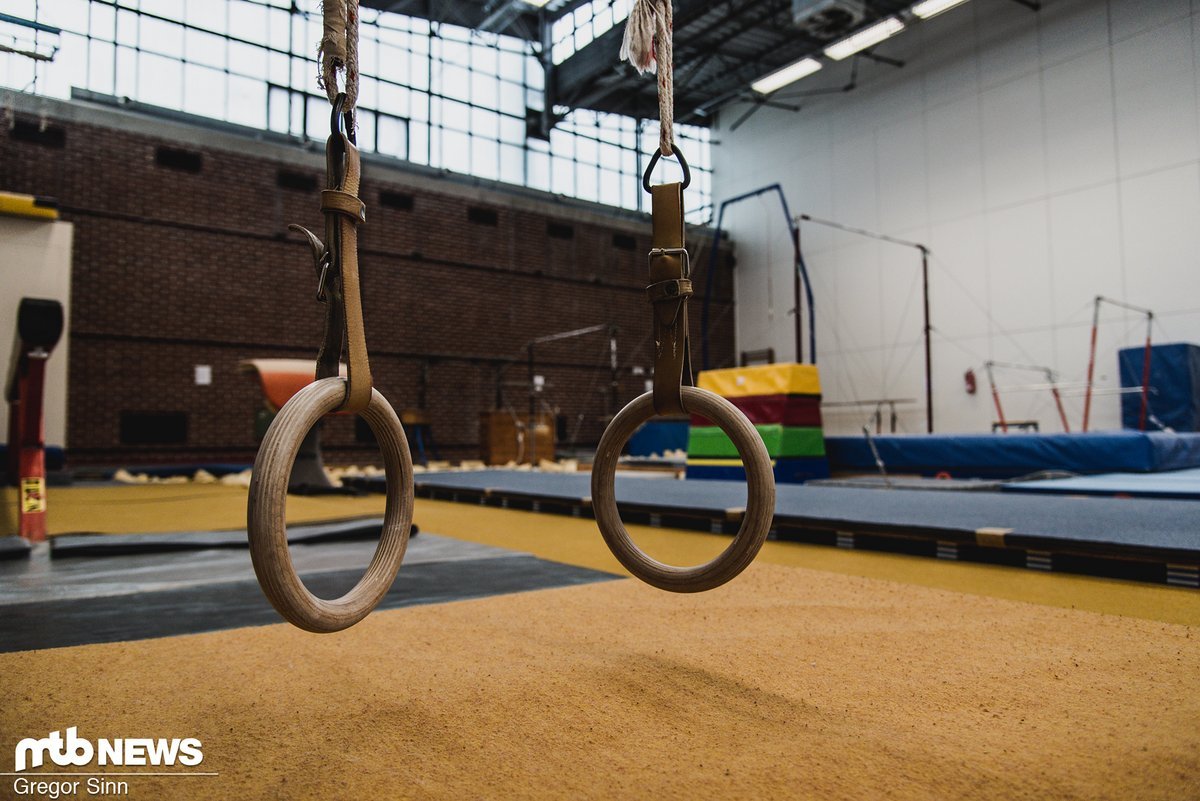 Neben viel Kraft- und Schnelligkeits-Training gehören auch Ausgleichs-Einheiten in der gut ausgestatteten Turnhalle zum Programm. Neben viel Kraft- und Schnelligkeits-Training gehören auch Ausgleichs-Einheiten in der gut ausgestatteten Turnhalle zum Programm.