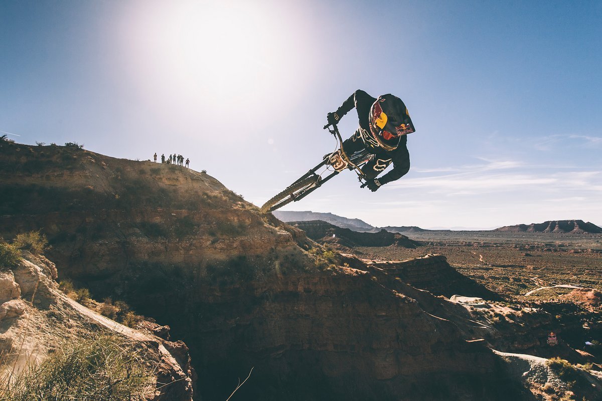 Im höchstschwierigen oberen Teil des Kurses - Flatspins gehen immer. Im Anschluss gab es noch einen Backflip, einen Superman, einen Backflip Stepdown Drop und den obigen Flatspin. Unfassbarer Lauf mit 87 Punkten Im höchstschwierigen oberen Teil des Kurses - Flatspins gehen immer. Im Anschluss gab es noch einen Backflip, einen Superman, einen Backflip Stepdown Drop und den obigen Flatspin. Unfassbarer Lauf mit 87 Punkten