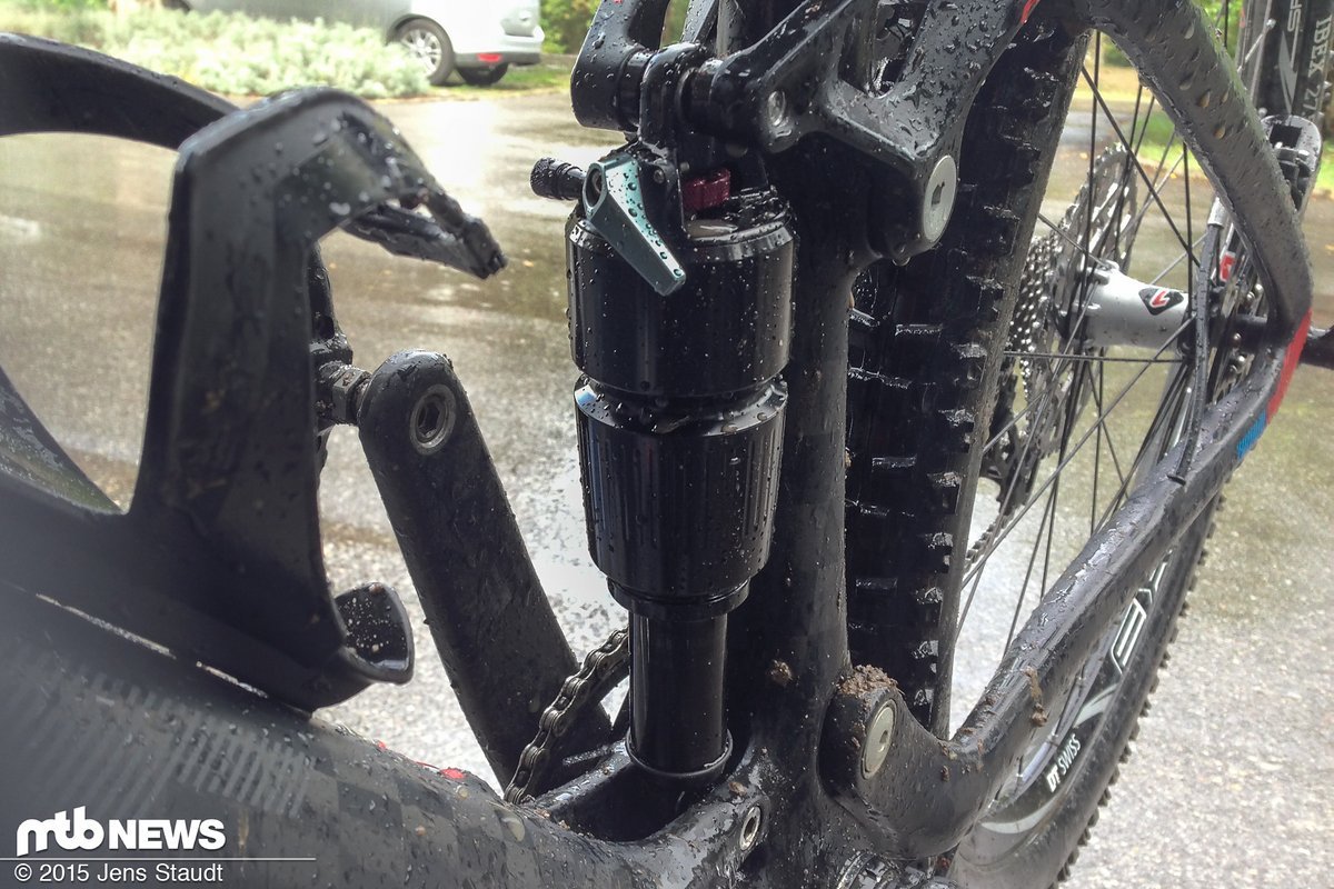 Mit der großen Luftkammer zieht DT mit RockShox, FOX und CaneCreek gleich Mit der großen Luftkammer zieht DT mit RockShox, FOX und CaneCreek gleich