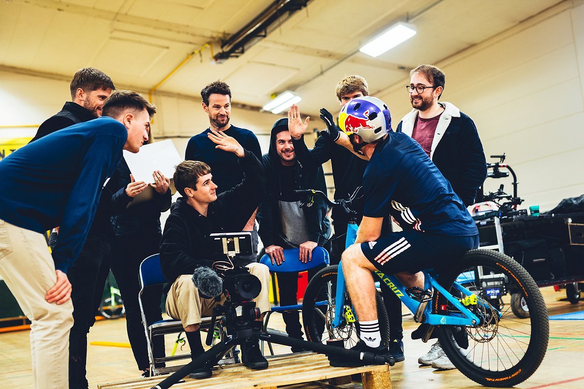 Gelungenes Video: Im November drehten Danny und seine Crew das Video zu „Gymnasium“ ab. Gelungenes Video: Im November drehten Danny und seine Crew das Video zu „Gymnasium“ ab.