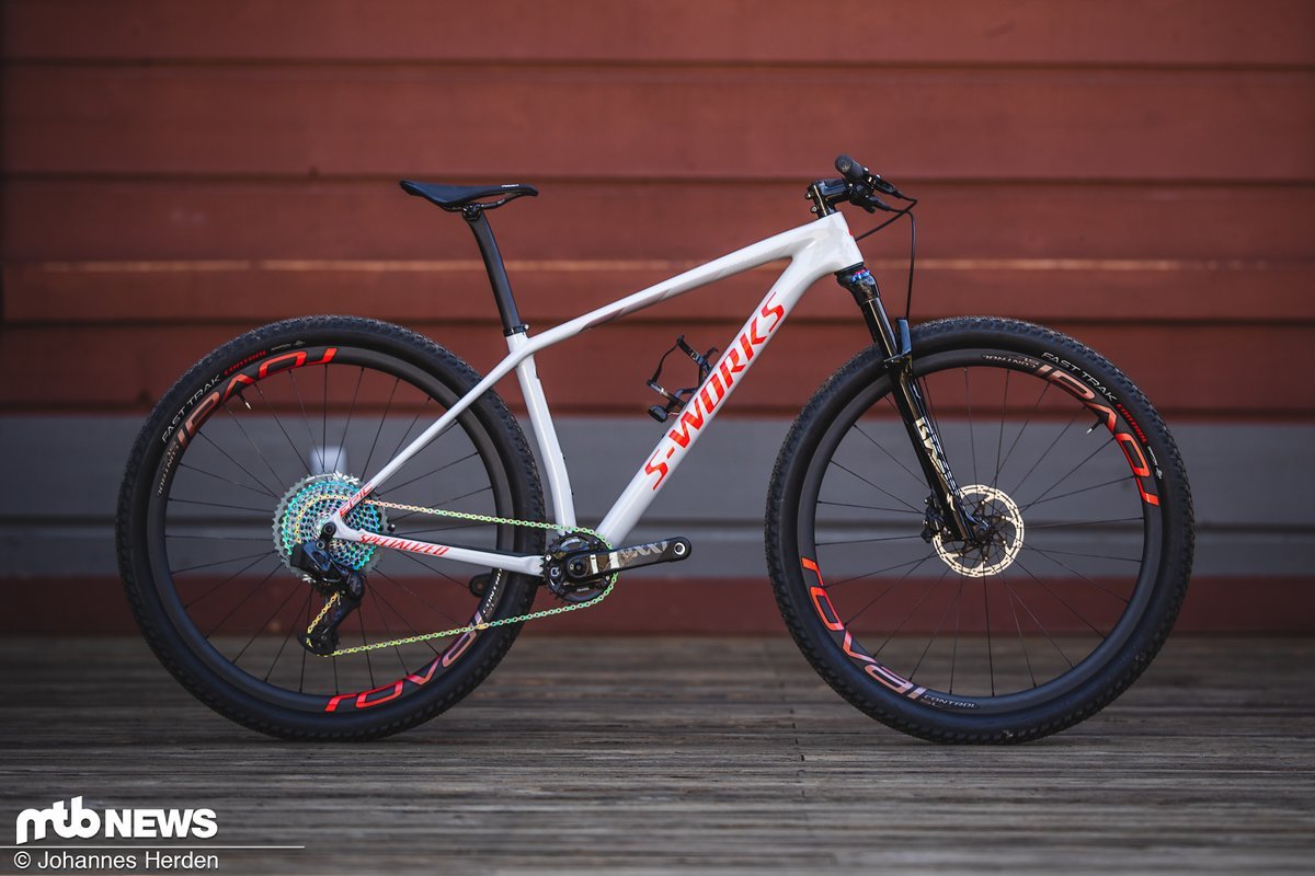 Gestatten: Das leichteste Serien-Hardtail der Welt. Das Specialized Epic S-Works wiegt in der Top-Ausstattung knapp über 8 Kilogramm und kostet 9.499 Euro. Gestatten: Das leichteste Serien-Hardtail der Welt. Das Specialized Epic S-Works wiegt in der Top-Ausstattung knapp über 8 Kilogramm und kostet 9.499 Euro.