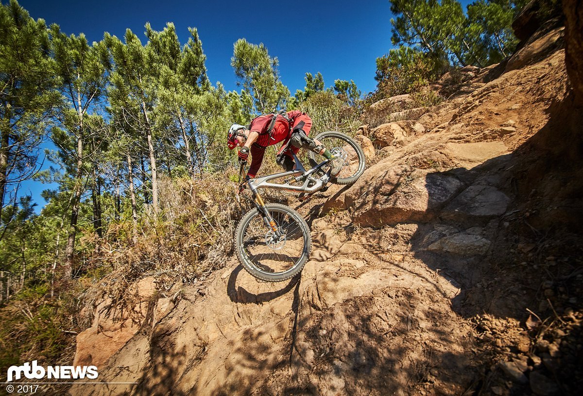 Wir waren in Portugal mit dabei und konnten das neue Hardcore-29er einem ersten Test unterziehen. Wir waren in Portugal mit dabei und konnten das neue Hardcore-29er einem ersten Test unterziehen.