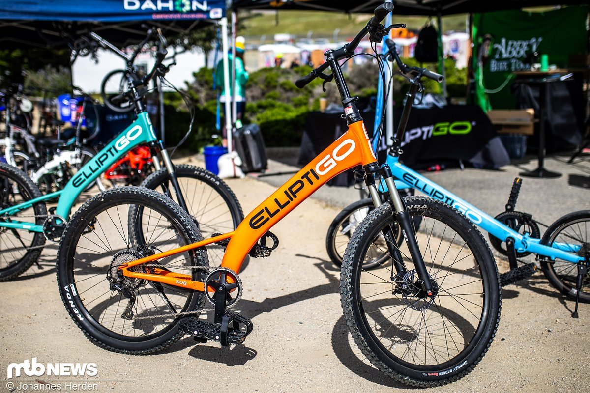 Stand Up Paddling war gestern – der neueste Hit ist Stand Up Biken, kurz SUB. Das ElliptiGo SUB kurvte zu oft auf dem Festivalgelände herum, um nicht darauf aufmerksam zu werden Stand Up Paddling war gestern – der neueste Hit ist Stand Up Biken, kurz SUB. Das ElliptiGo SUB kurvte zu oft auf dem Festivalgelände herum, um nicht darauf aufmerksam zu werden