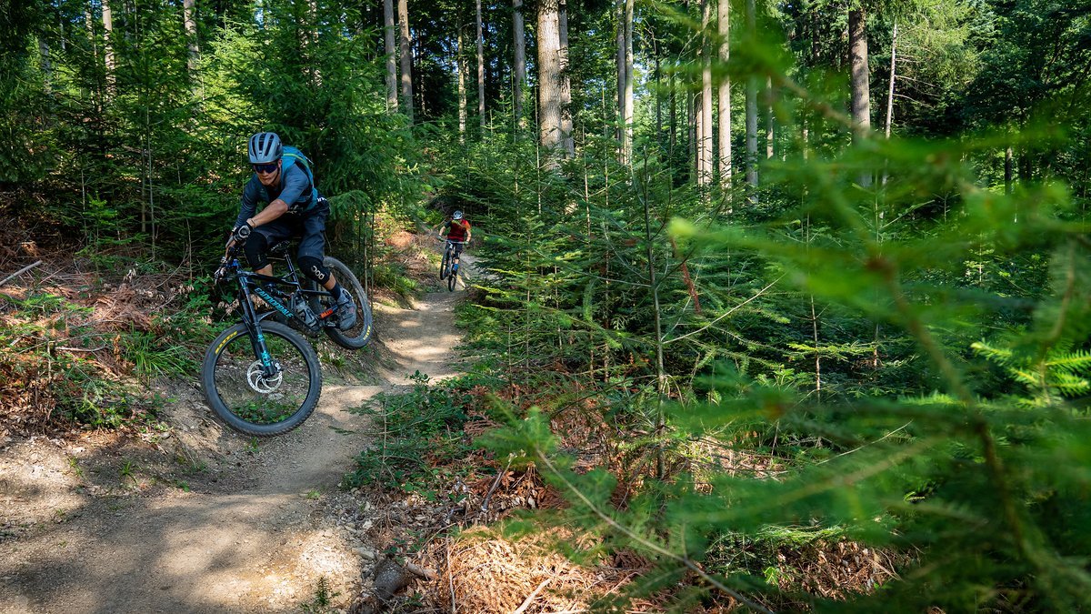 Die Vorfreude auf das Enduro2 in Davos steht! Noch sind ein paar Wochen Zeit zum gemeinsamen Heizen. Die Vorfreude auf das Enduro2 in Davos steht! Noch sind ein paar Wochen Zeit zum gemeinsamen Heizen.