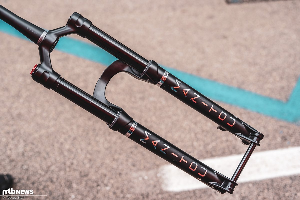 Konkurrenz belebt das Geschäft: Die Manitou Mezzer Pro konkurriert mit 180 mm Federweg und ausgefeilter Dämpfungs- und Federungstechnik direkt mit der RockShox Lyrik oder der Fox 36 Konkurrenz belebt das Geschäft: Die Manitou Mezzer Pro konkurriert mit 180 mm Federweg und ausgefeilter Dämpfungs- und Federungstechnik direkt mit der RockShox Lyrik oder der Fox 36