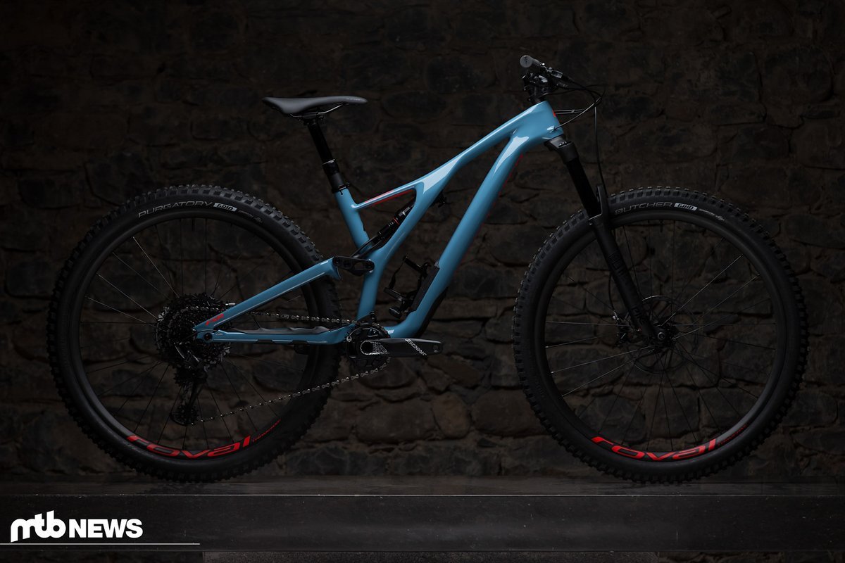 2018 stellte Specialized ein komplett neues Stumpjumper mit Aufsehen erregendem, asymmetrischem Rahmen vor 2018 stellte Specialized ein komplett neues Stumpjumper mit Aufsehen erregendem, asymmetrischem Rahmen vor