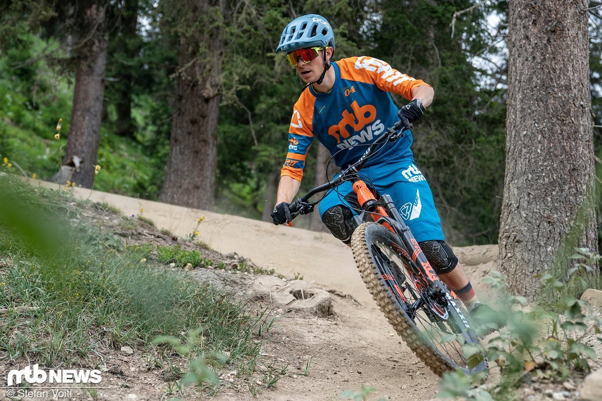 Wer es bergab gerne krachen lässt und einen Freerider sucht, der sich auch bequem bergauf pedallieren, der ist mit dem neuen Ghost FR AMR 2019 gut bedient! Wer es bergab gerne krachen lässt und einen Freerider sucht, der sich auch bequem bergauf pedallieren, der ist mit dem neuen Ghost FR AMR 2019 gut bedient!