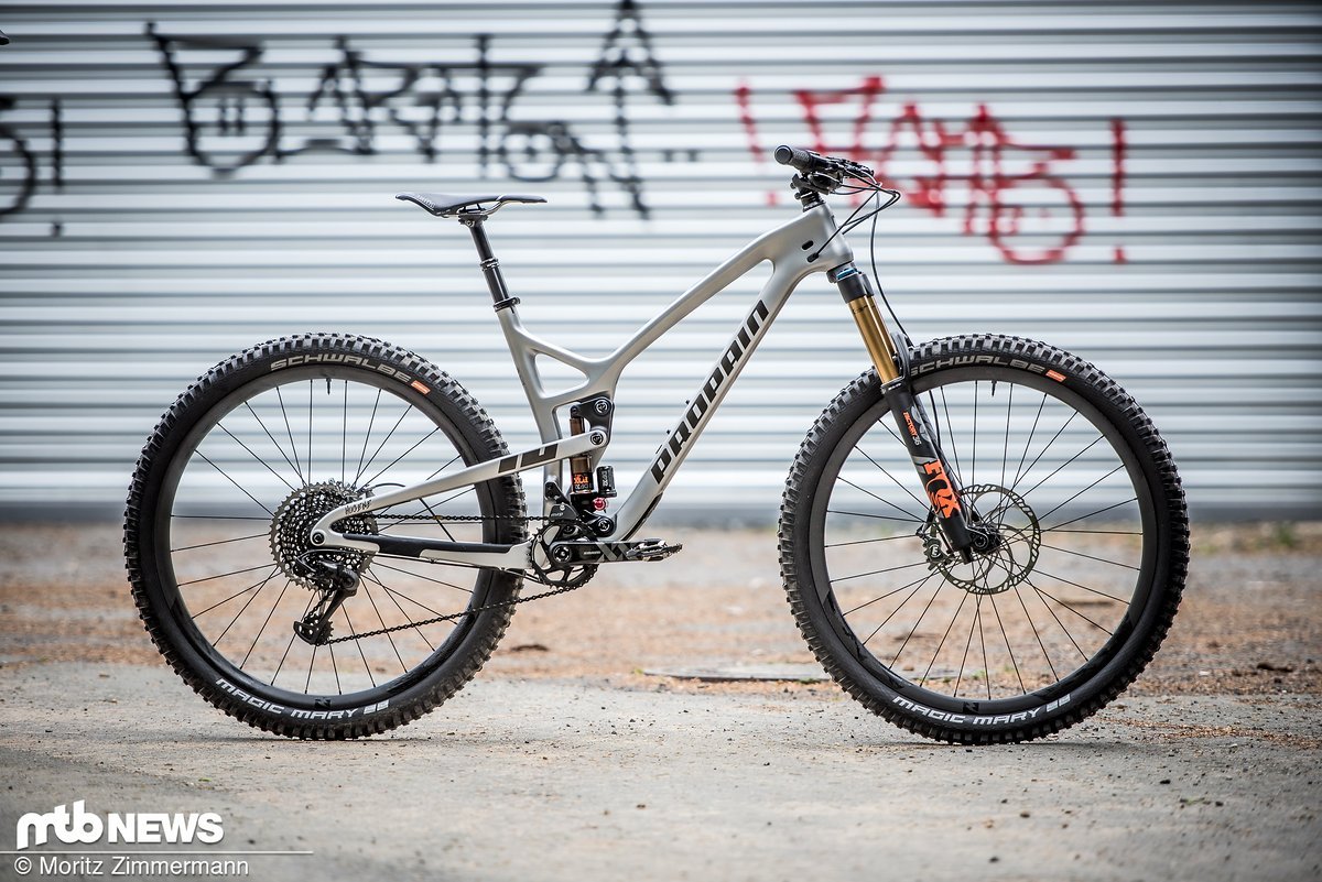 Propain setzt seit 2018 auch auf 29" und präsentierte uns mit dem Hugene ein modernes Trailbike mit überarbeitetem Hinterbau Propain setzt seit 2018 auch auf 29" und präsentierte uns mit dem Hugene ein modernes Trailbike mit überarbeitetem Hinterbau