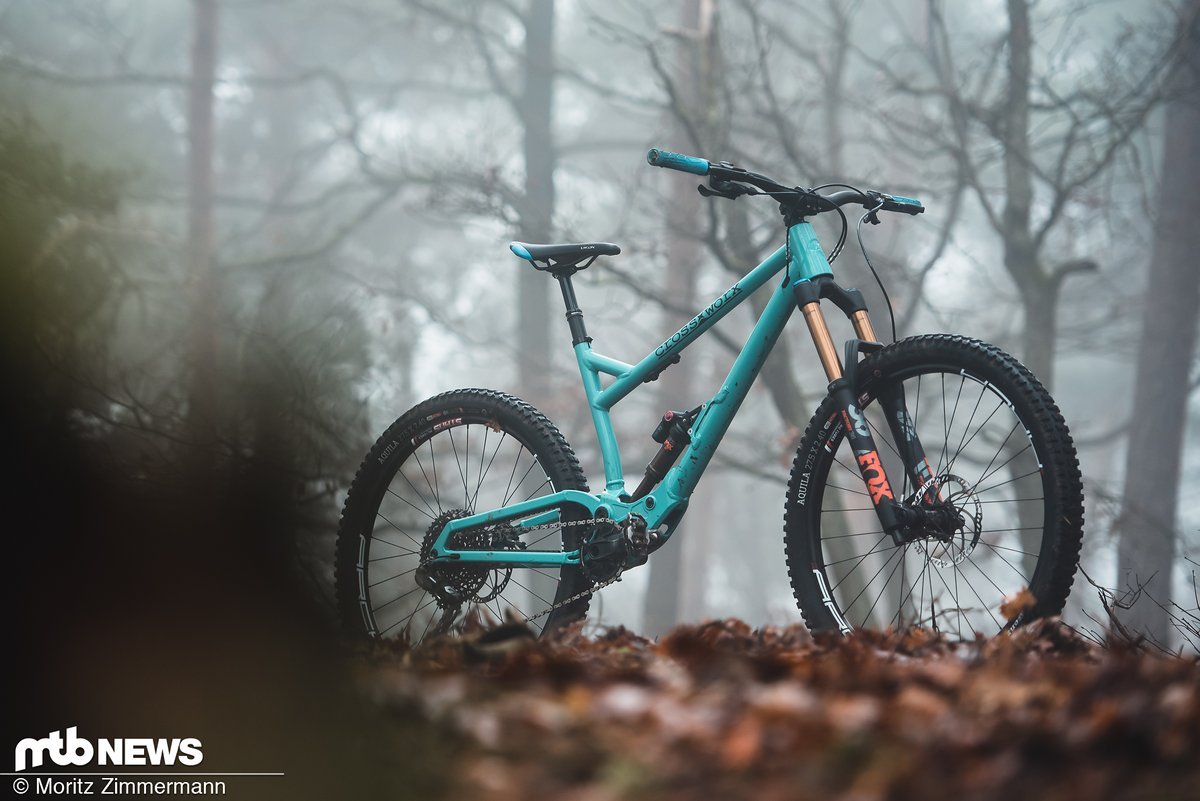 Das Crossworx Dash rollt auf 27,5"-Laufrädern und verfügt über 160 mm Federweg an Front und Heck Das Crossworx Dash rollt auf 27,5"-Laufrädern und verfügt über 160 mm Federweg an Front und Heck