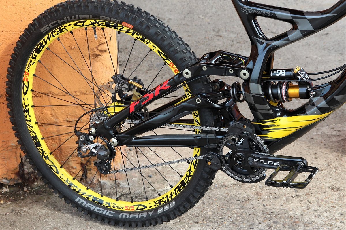 Um das schicke Specialized Demo aufzubauen, nutzte IBC-User MirSch die Teile aus seinem Canyon Torque Um das schicke Specialized Demo aufzubauen, nutzte IBC-User MirSch die Teile aus seinem Canyon Torque