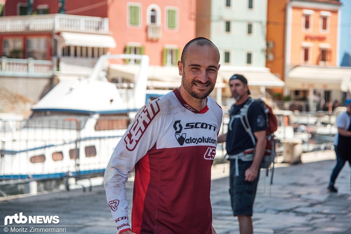 In Kroatien ist Claudio Caluori bei seiner Kursvorschau heftig gestürzt und hat sich dabei eine schwere Gehirnerschütterung zugezogen In Kroatien ist Claudio Caluori bei seiner Kursvorschau heftig gestürzt und hat sich dabei eine schwere Gehirnerschütterung zugezogen