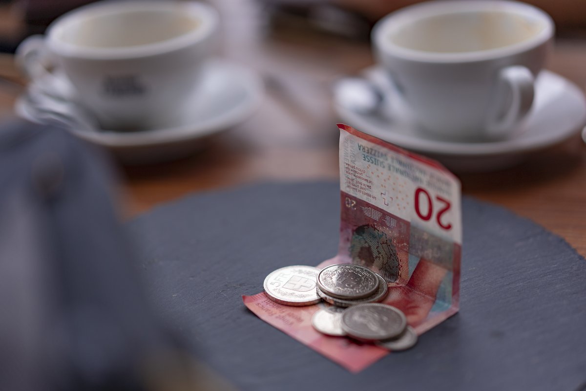 Viel mehr als die zwei Cappucini bekommst du dafür in der Schweiz nicht Viel mehr als die zwei Cappucini bekommst du dafür in der Schweiz nicht