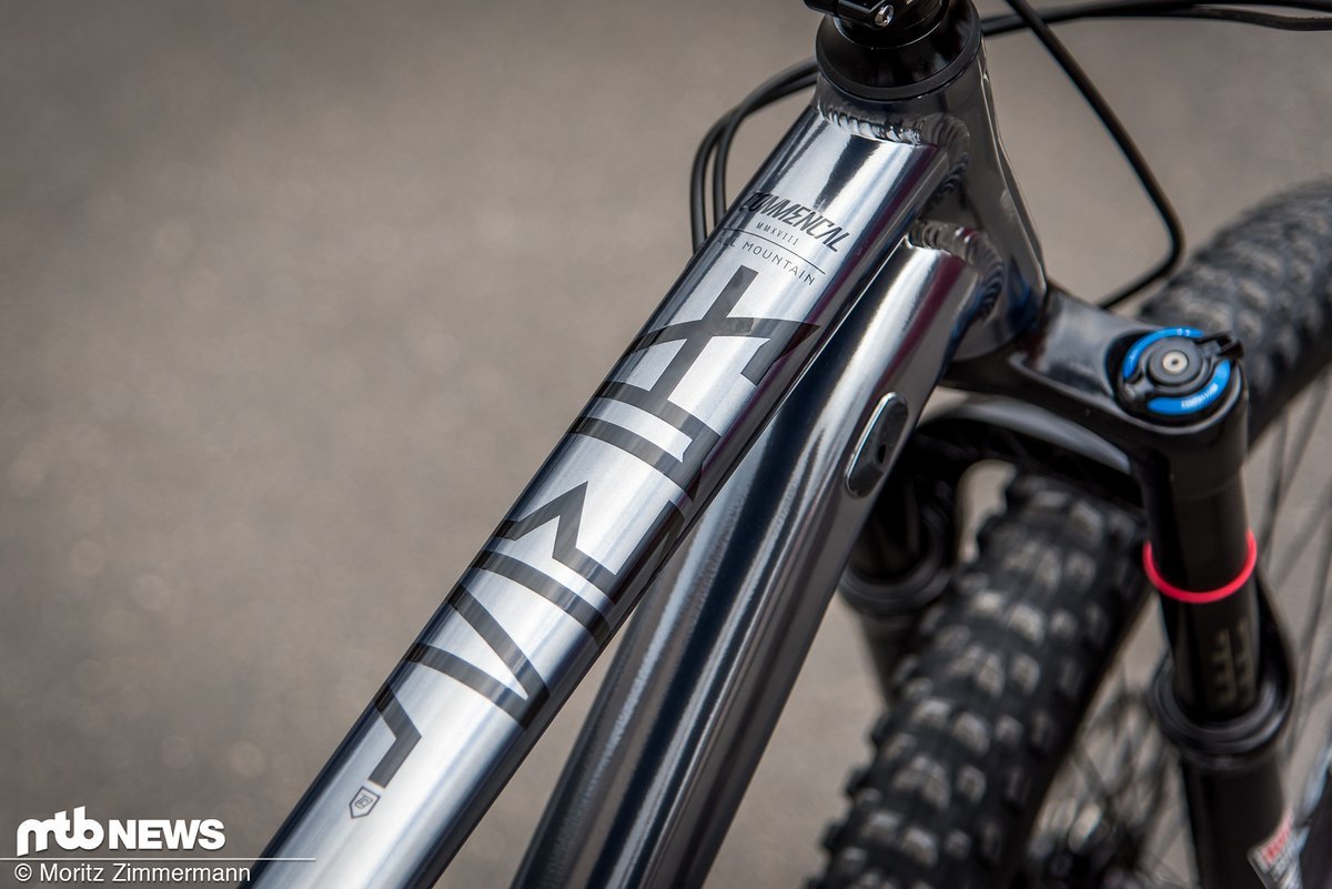 Das schicke Hardtail ist in vier Größen von S bis XL erhältlich, bietet einen relativ geräumigen Reach und einen 65° flachen Lenkwinkel. Das schicke Hardtail ist in vier Größen von S bis XL erhältlich, bietet einen relativ geräumigen Reach und einen 65° flachen Lenkwinkel.