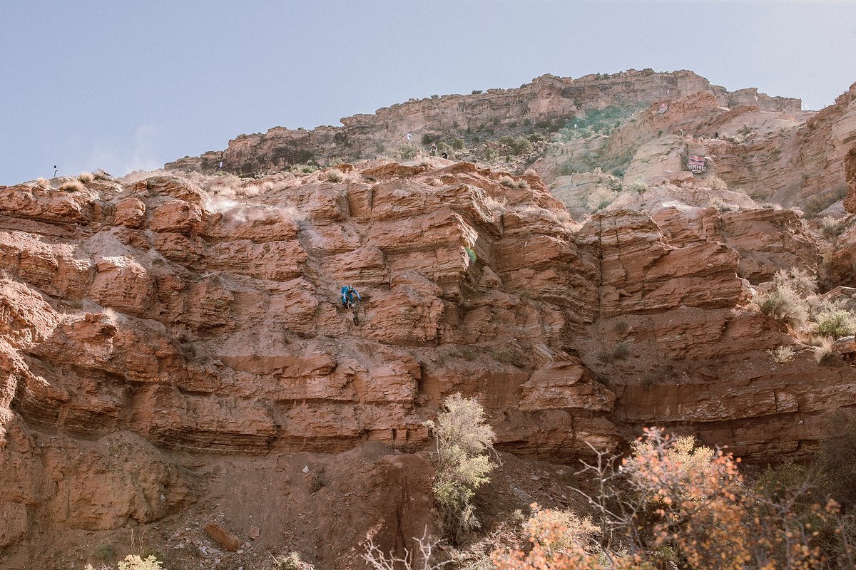 Technische Höchstschwierigkeit: Nach seinem Canyon Gap fuhr Brendan diesen senkrechten, äh, Trail runter Technische Höchstschwierigkeit: Nach seinem Canyon Gap fuhr Brendan diesen senkrechten, äh, Trail runter