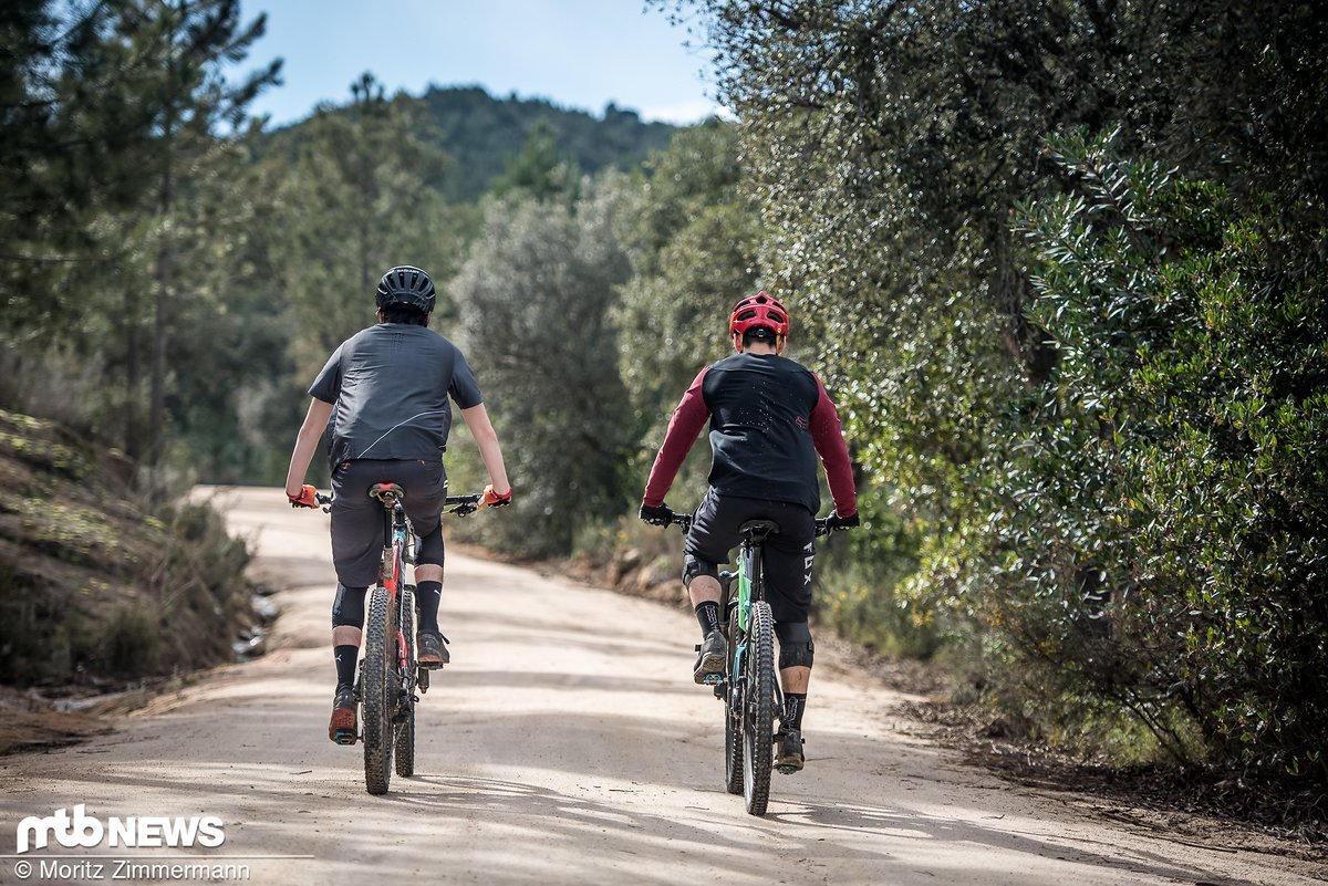 Lange Anstiege und Transfers sind für die meisten unter euch vermutlich nicht der liebste Teil einer Enduro-Runde Lange Anstiege und Transfers sind für die meisten unter euch vermutlich nicht der liebste Teil einer Enduro-Runde