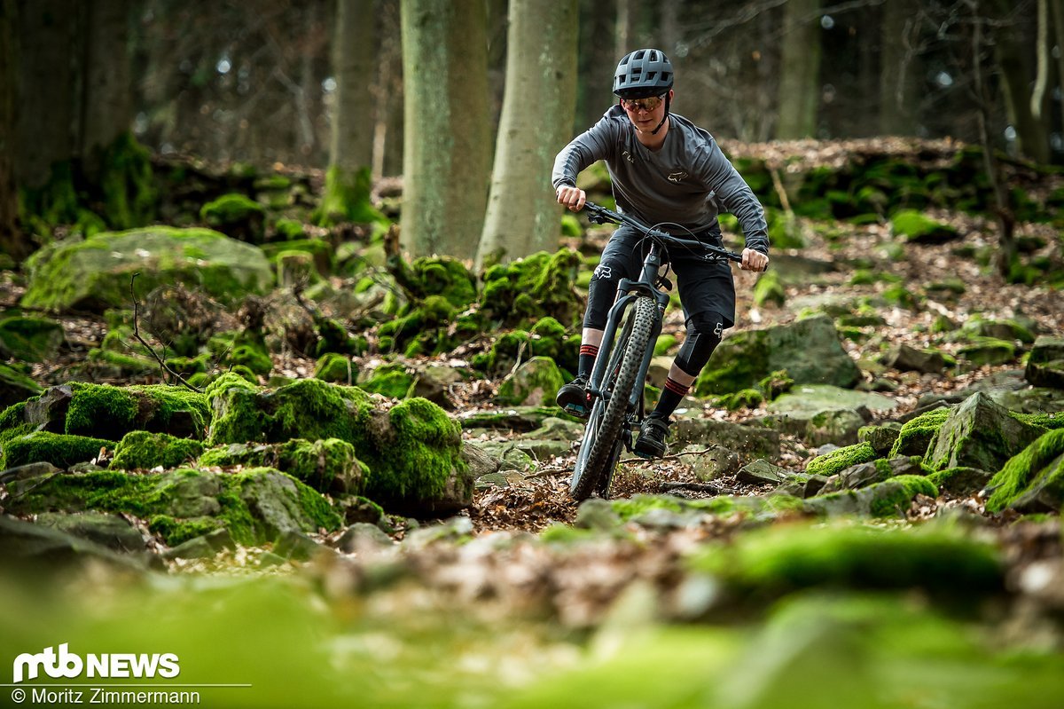 Bei unserem Test von sechs Enduro-29ern unter 3.000 € wurden die potenten Boliden über Stock und Stein gejagt. Bei unserem Test von sechs Enduro-29ern unter 3.000 € wurden die potenten Boliden über Stock und Stein gejagt.