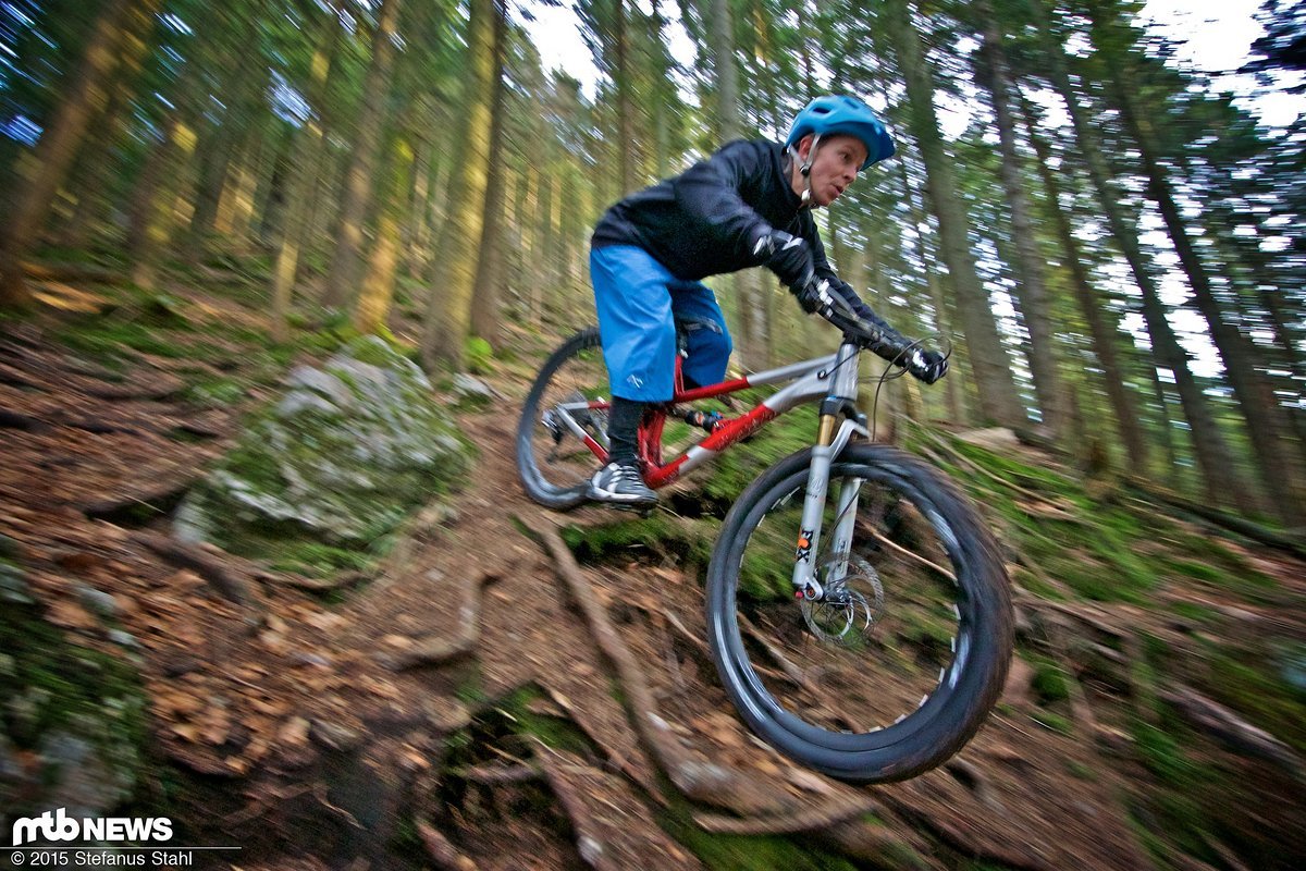 Vollgas auf dem Trail verkraftet unser zweiter Testlaufradsatz ohne Probleme Vollgas auf dem Trail verkraftet unser zweiter Testlaufradsatz ohne Probleme