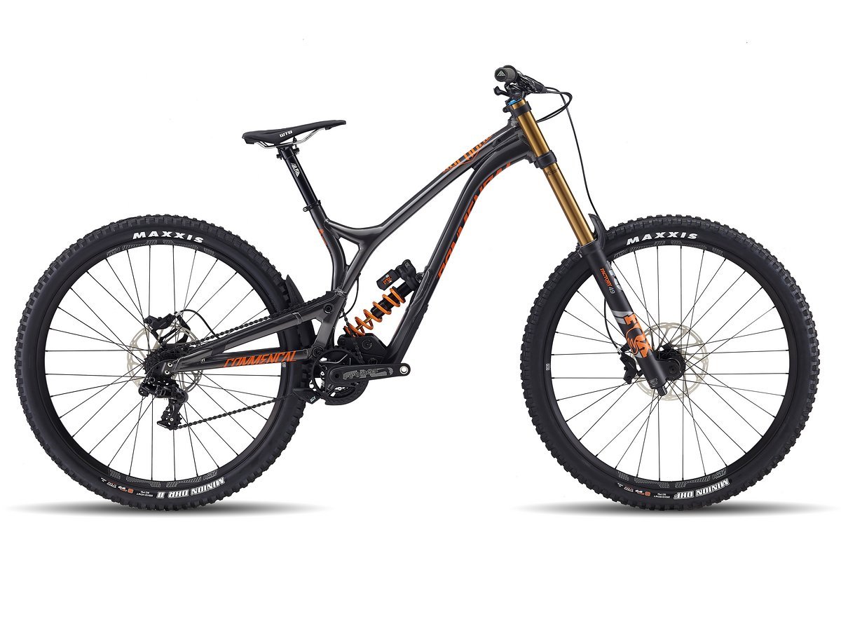 Das Commençal Supreme DH 29 wird es als Komplettbike für 5.399 € inklusive Fox-Fahrwerk, SRAM-Antrieb und e*thirteen-Laufrädern geben. Das Commençal Supreme DH 29 wird es als Komplettbike für 5.399 € inklusive Fox-Fahrwerk, SRAM-Antrieb und e*thirteen-Laufrädern geben.
