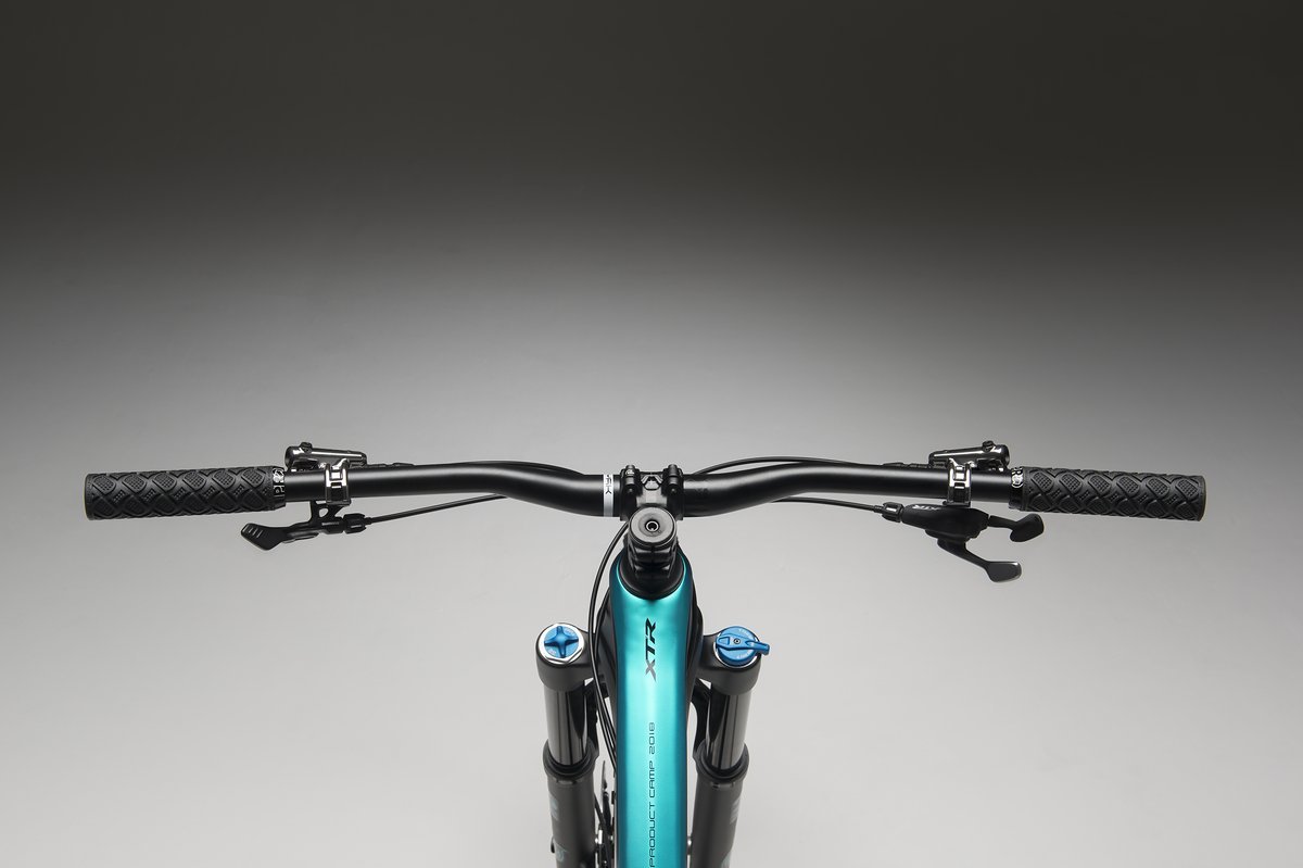 Neben zahlreichen Neuerungen trumpft die neue Shimano XTR M9100 auch mit einem sehr aufgeräumten Cockpit auf. Neben zahlreichen Neuerungen trumpft die neue Shimano XTR M9100 auch mit einem sehr aufgeräumten Cockpit auf.
