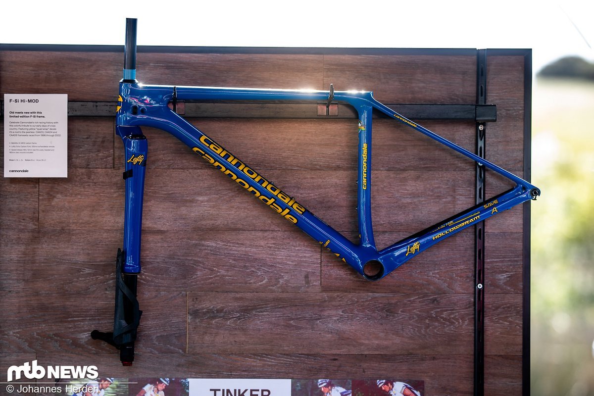 Wie hätten wir es denn gerne? Das neue Cannondale F-Si Hi-MOD ist in dieser Lackierung eine Hommage an die früheren Erfolge auf einem ungleich bekannteren Rahmen … Wie hätten wir es denn gerne? Das neue Cannondale F-Si Hi-MOD ist in dieser Lackierung eine Hommage an die früheren Erfolge auf einem ungleich bekannteren Rahmen …
