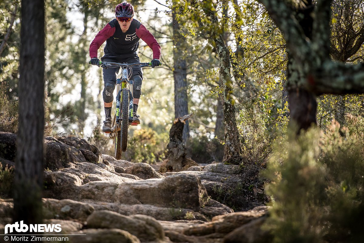 Die extremen Steinpassagen in Santa Coloma waren ein echter Härtetest für unsere Carbon-Race-Bikes Die extremen Steinpassagen in Santa Coloma waren ein echter Härtetest für unsere Carbon-Race-Bikes