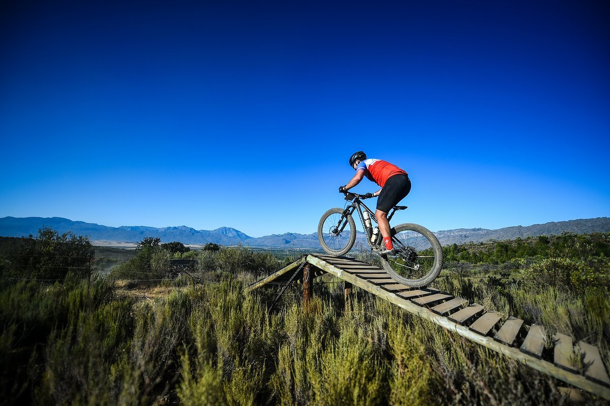 Die Trainingsbedingungen für die Saisonvorbereitungen sind in Südafrika ideal: Gutes Wetter und viele verschiedene MTB-Strecken locken jährlich die Weltelite ans Westkap Die Trainingsbedingungen für die Saisonvorbereitungen sind in Südafrika ideal: Gutes Wetter und viele verschiedene MTB-Strecken locken jährlich die Weltelite ans Westkap