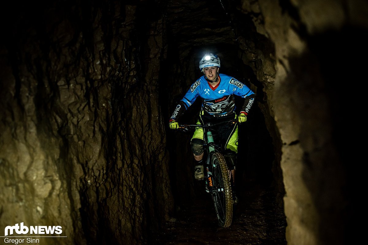 Die Mine unterteilt sich in mehrere Etagen, die nach unten hin immer enger und niedriger werden Die Mine unterteilt sich in mehrere Etagen, die nach unten hin immer enger und niedriger werden
