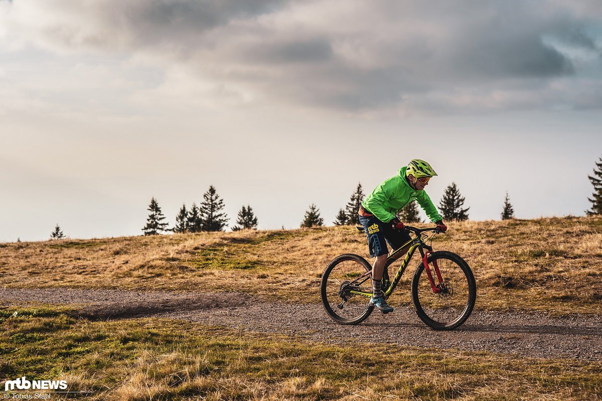 Testabschluss im Winter: Bevor wir mit meterweise Schnee eingedeckt wurden, haben wir das Spark RC nochmals ausgiebig in Freiburg über die Trails gescheucht Testabschluss im Winter: Bevor wir mit meterweise Schnee eingedeckt wurden, haben wir das Spark RC nochmals ausgiebig in Freiburg über die Trails gescheucht