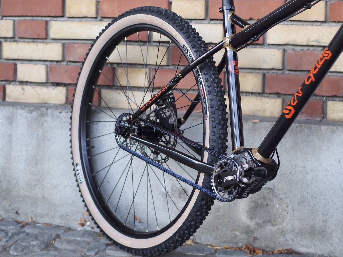 Herzstück des Bikes ist das Pinion C1.12 Getriebe mit Gates Carbonriemen Herzstück des Bikes ist das Pinion C1.12 Getriebe mit Gates Carbonriemen