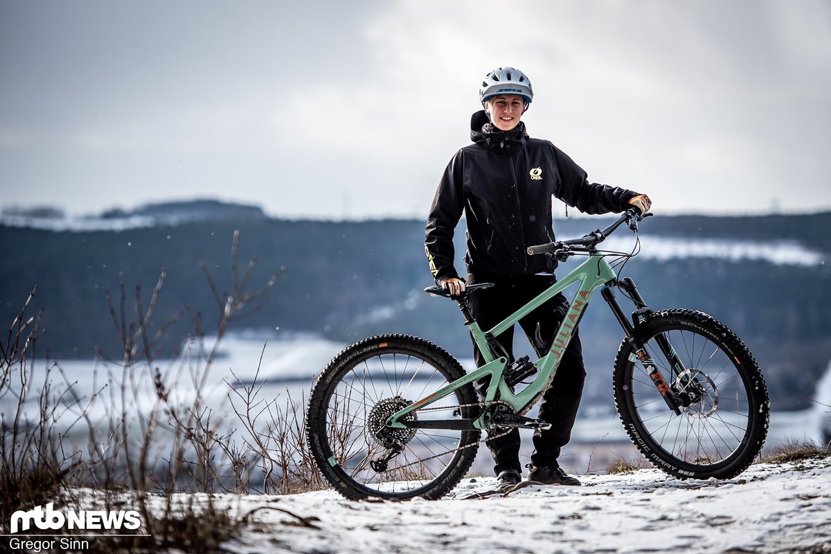 Nina hat in den vergangenen vier Jahren eine Blitzkarriere im Mountainbike-Sport hingelegt und bestreitet 2019 ihre erste volle World Cup-Saison als Privateer. Nina hat in den vergangenen vier Jahren eine Blitzkarriere im Mountainbike-Sport hingelegt und bestreitet 2019 ihre erste volle World Cup-Saison als Privateer.