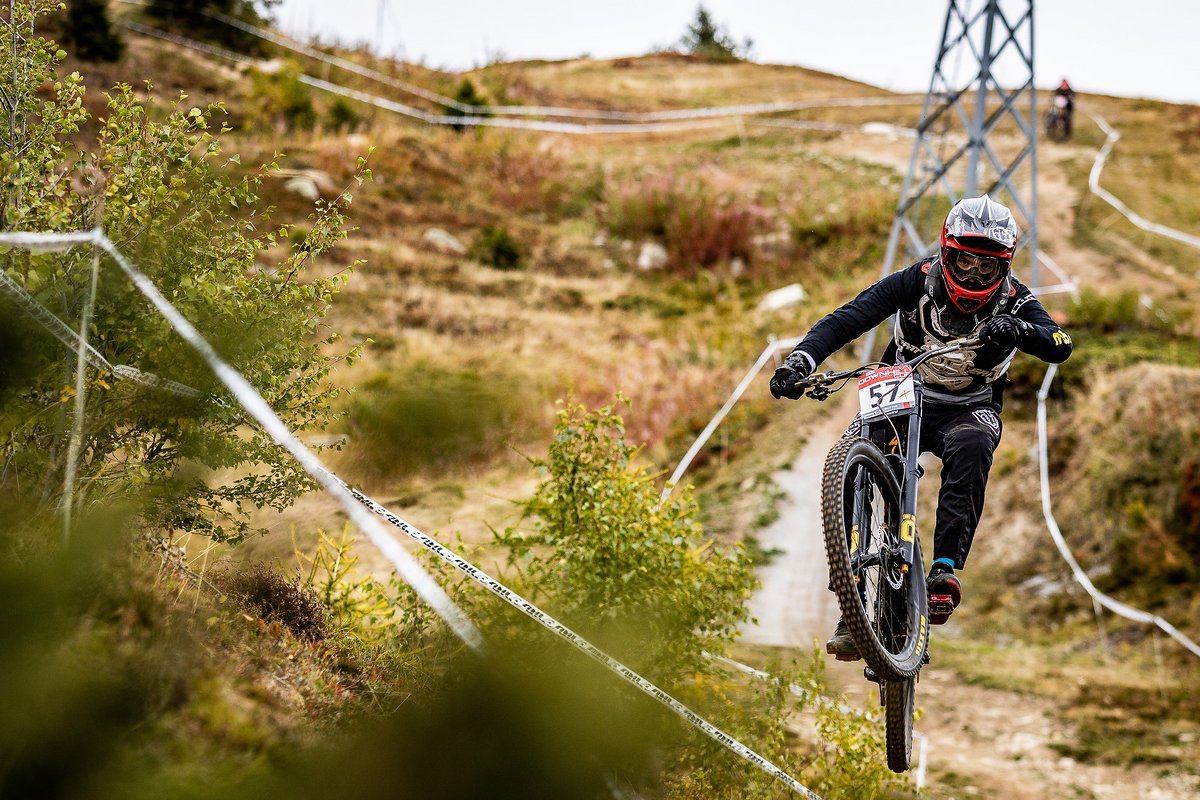 Das Downhill-Rennen in Bellwald war nicht nur wegen der super spaßigen Strecke eines der besten, die ich je gefahren bin Das Downhill-Rennen in Bellwald war nicht nur wegen der super spaßigen Strecke eines der besten, die ich je gefahren bin