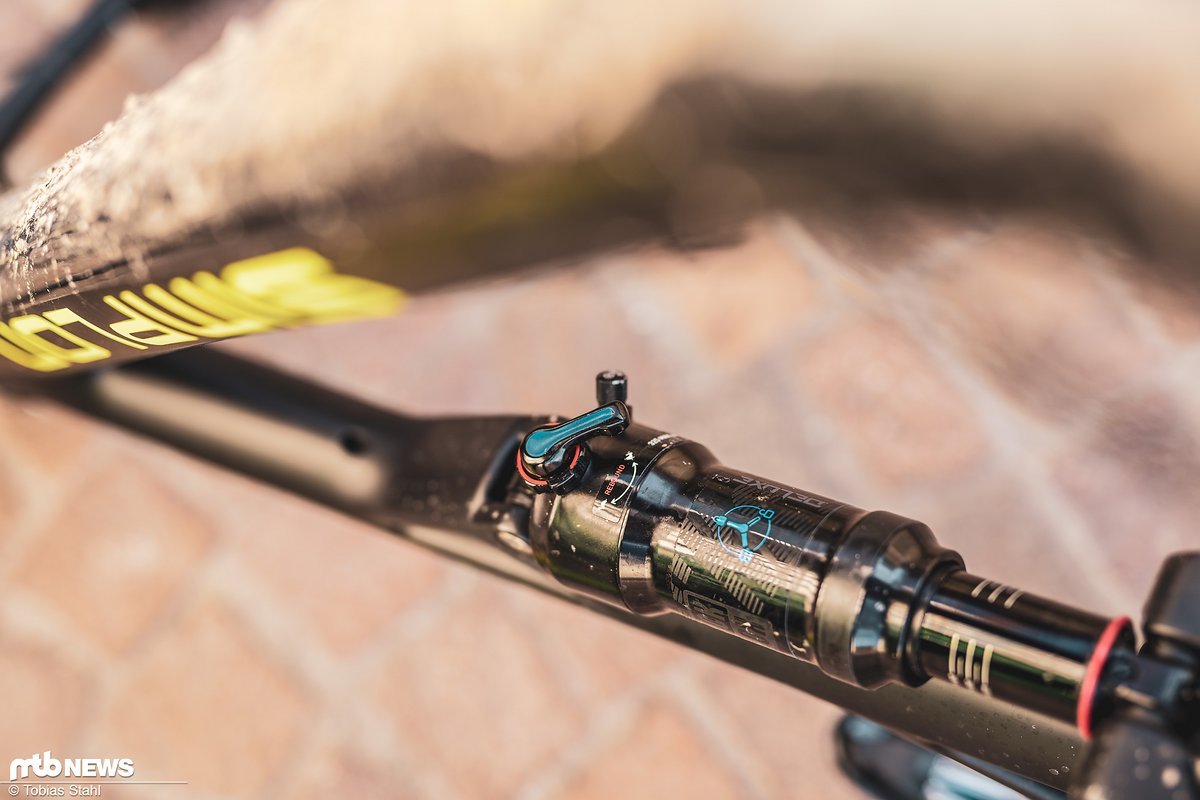 Drei Stufen bietet die Druckstufe am RockShox Deluxe RT3-Dämpfer Drei Stufen bietet die Druckstufe am RockShox Deluxe RT3-Dämpfer