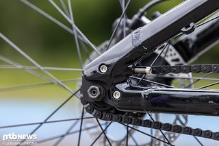Der Hinterbau lässt sich entweder mit Singlespeed-Antrieb oder alternativ mit Gangschaltung und Schaltauge aufbauen. Der Hinterbau lässt sich entweder mit Singlespeed-Antrieb oder alternativ mit Gangschaltung und Schaltauge aufbauen.