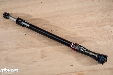 Charger 2: Alles neu? Nein, aber die Charger Kartusche wurde überarbeitet, leichter und die Lowspeed-Dämpfung hat einen breiteren Einstellbereich bekommen. Charger 2: Alles neu? Nein, aber die Charger Kartusche wurde überarbeitet, leichter und die Lowspeed-Dämpfung hat einen breiteren Einstellbereich bekommen.