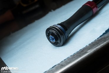 Neu für die Charger 2 RC2-Dämpfung ist die extern verstellbare Highspeed-Druckstufe Neu für die Charger 2 RC2-Dämpfung ist die extern verstellbare Highspeed-Druckstufe