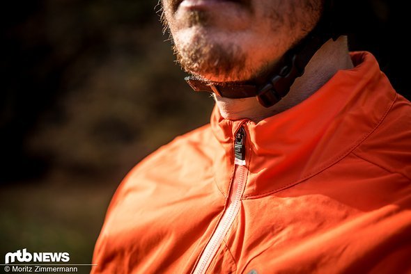 Auf eine Kapuze muss man an der 100% Hydromatic-Jacke verzichten Auf eine Kapuze muss man an der 100% Hydromatic-Jacke verzichten