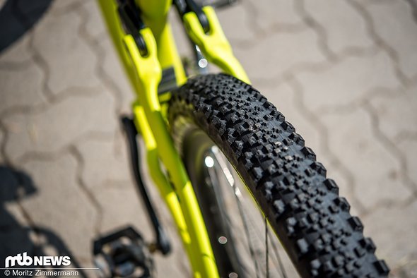 Der Maxxis Minion Semislick bot nicht ausreichend Bremstraktion und wurde im Testverlauf ausgetauscht. Der Maxxis Minion Semislick bot nicht ausreichend Bremstraktion und wurde im Testverlauf ausgetauscht.