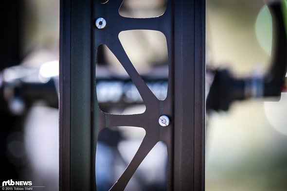Bei 80 mm Felgenbreite ist Platz für diverse Ausfräsungen, die das Gewicht der flachen Felge senken Bei 80 mm Felgenbreite ist Platz für diverse Ausfräsungen, die das Gewicht der flachen Felge senken