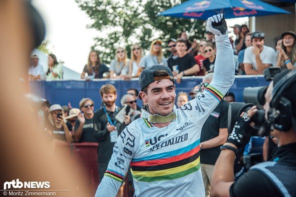 Er hat die Rainbow Stripes aus dem Vorjahr verteidigen können: Loïc Bruni ist der neue alte Weltmeister. Er hat die Rainbow Stripes aus dem Vorjahr verteidigen können: Loïc Bruni ist der neue alte Weltmeister.