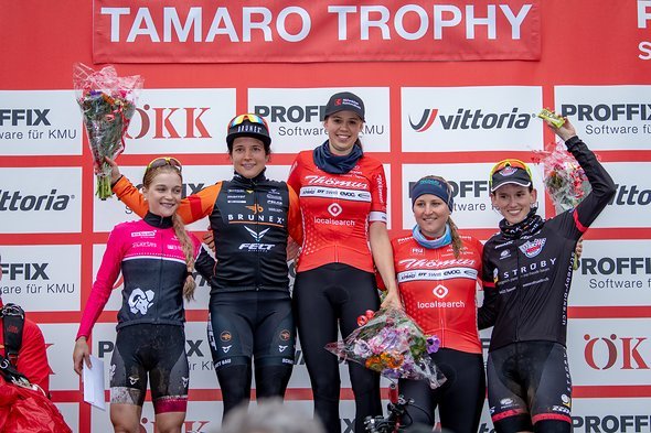 Alessandra Keller siegte souverän beim ersten Rennen des Swiss Bike Cups in Rivera. Auf Platz zwei fuhr Ramona Forchini, vor Kathrin Stirnemann, Ramona Kupferschmied und Paula Gorycka. Alessandra Keller siegte souverän beim ersten Rennen des Swiss Bike Cups in Rivera. Auf Platz zwei fuhr Ramona Forchini, vor Kathrin Stirnemann, Ramona Kupferschmied und Paula Gorycka.