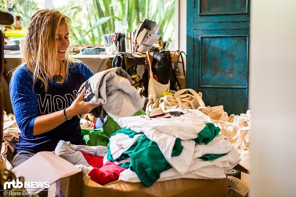 Anka Martin war selbst lange als MTB-Profi unterwegs und hat bereits an allem von Downhill Weltcups, Enduro World Series oder Trans-Rennen teilgenommen. Anka Martin war selbst lange als MTB-Profi unterwegs und hat bereits an allem von Downhill Weltcups, Enduro World Series oder Trans-Rennen teilgenommen.