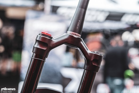 Hohlgebohrte Gabelkrone für reduziertes Gewicht Hohlgebohrte Gabelkrone für reduziertes Gewicht
